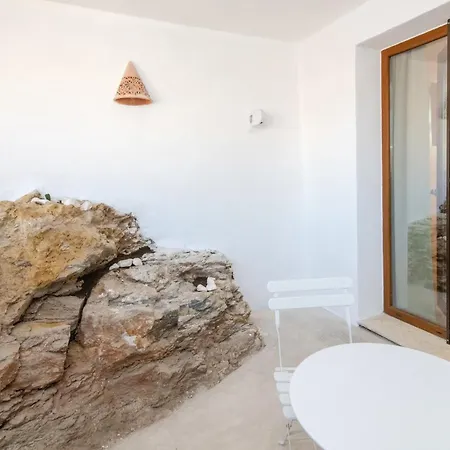 Daire Art Beachfront *