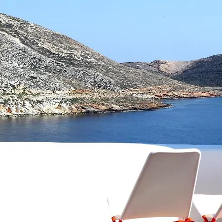 Art Beachfront Apartment