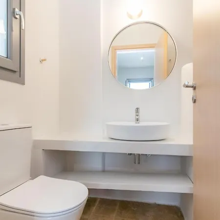 Art Beachfront Apartment Panormos (Tinos)