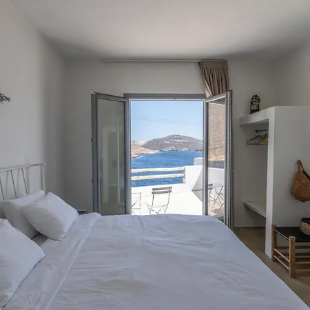 Art Beachfront Apartment *