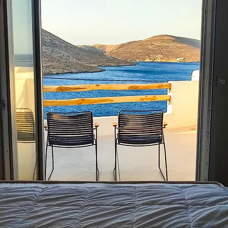 Art Beachfront Apartment Panormos (Tinos)