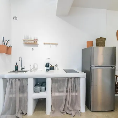 Art Beachfront Apartment Panormos (Tinos)