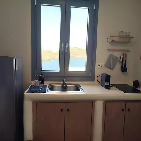 Art Beachfront Apartment Panormos (Tinos)