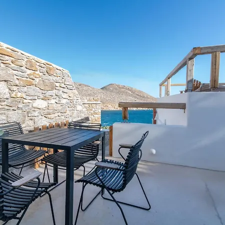 Art Beachfront Apartment